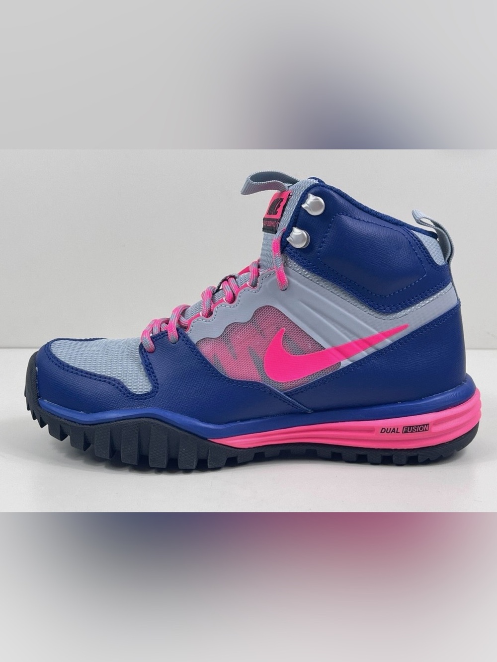 Nike Dual Fusion Hills Hiking Boot Blue Pink 654865-460 women's sz 9